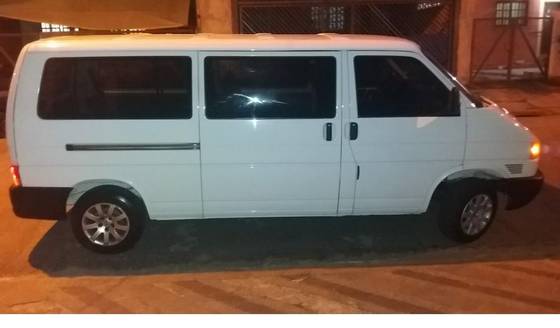 VOLKSWAGEN EUROVAN 2.4 8V DIESEL 4P MANUAL